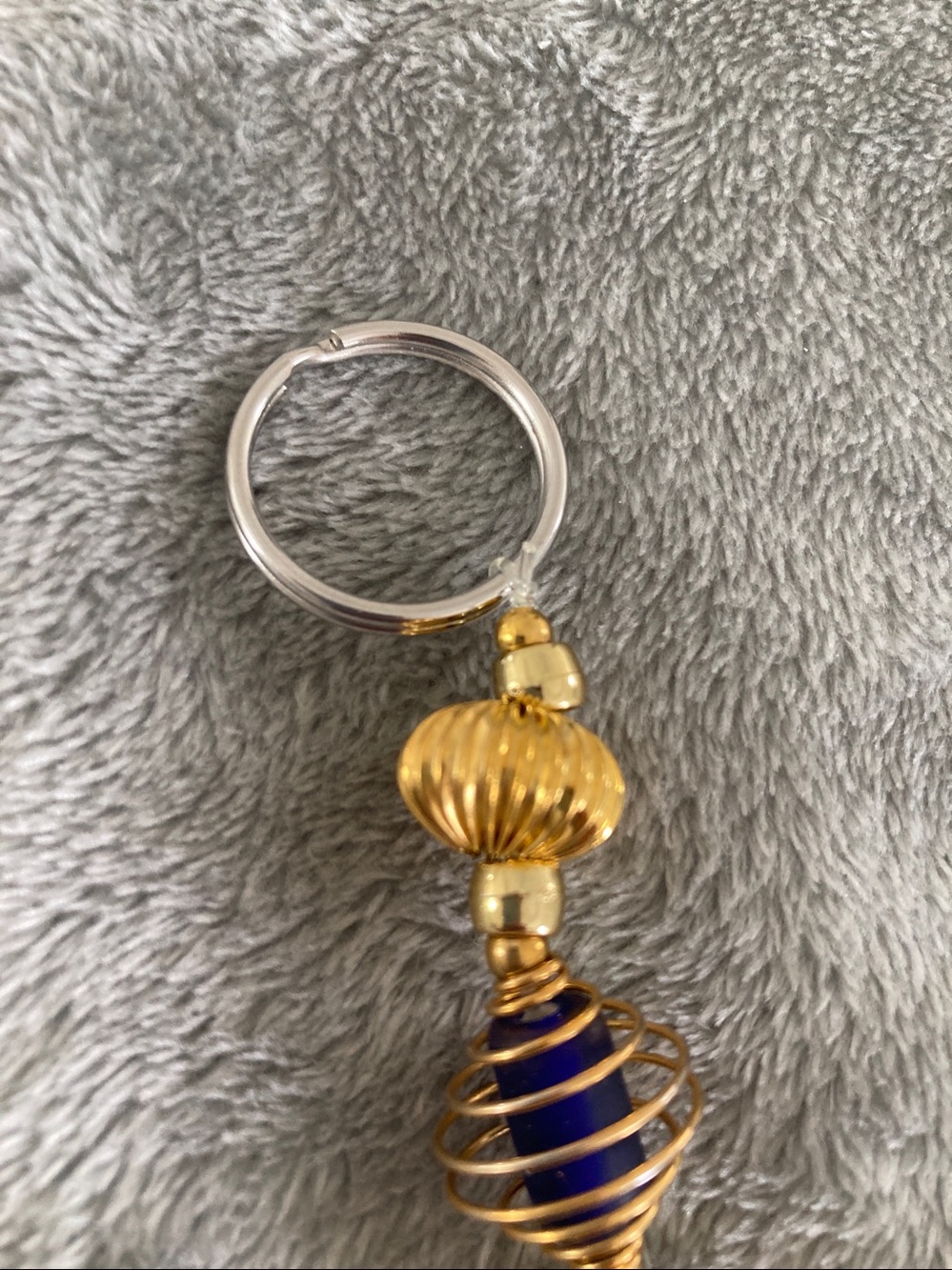 Golden beaded keychain - Picture 4 of 4